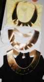 blusa colar dourado